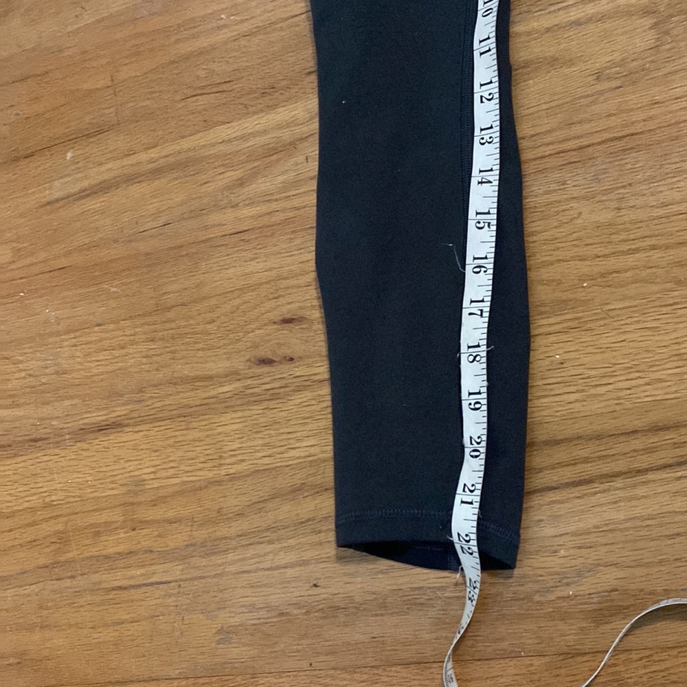 Fabletics Exercise Capris - Picture 7 of 7